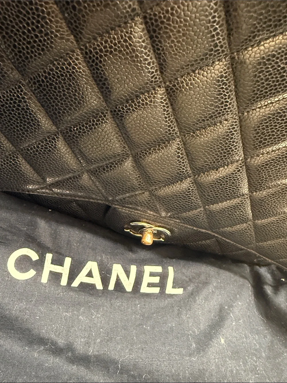 MAXI CLASSIC  CHANEL CAVIAR